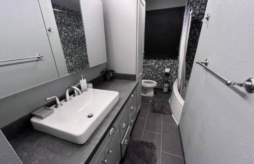 Cozy Escape WGameRoom HSWifi Aprox10Min to NRG - Foto 3