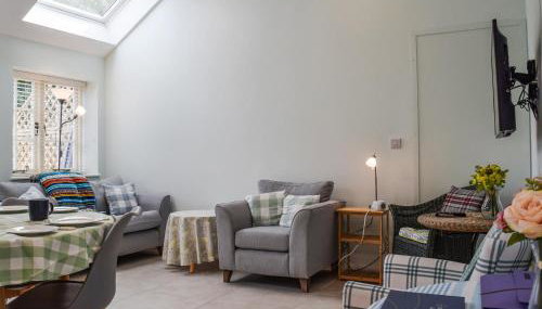 The Courtyard - Photo 3