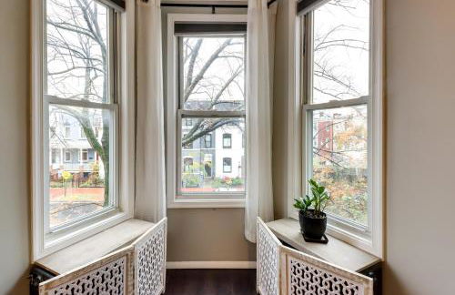 Unique DC Row House Near Historic H Street! - Foto 14