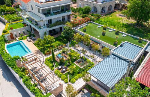 Villa Dolores Apartments - Photo 2