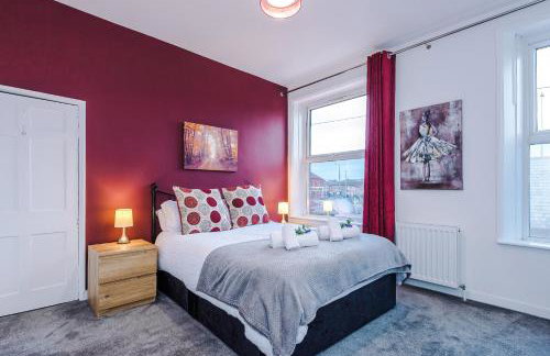 Charming Home in Chester by 53 Degrees Property, Ideal for Family Getaways, Central Location! - Foto 17