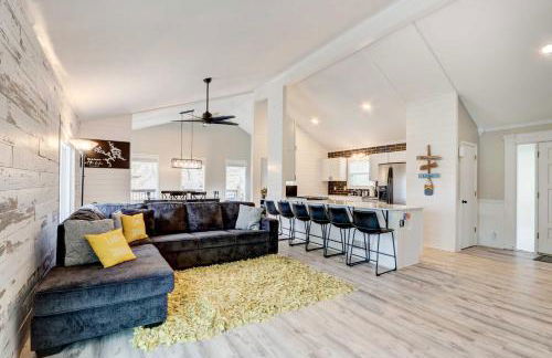 Lakefront Vacation Rental with Dock and Views! - Foto 4