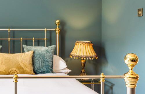 Blue Bliss - Sumptuous, Period Apartment - Photo 14