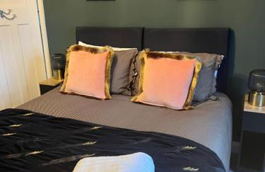 4 BRD House, with Double Parking - Photo 1