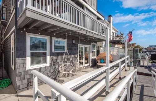 Sunset Island 3 Level Home on the Water sleeps 10 - Photo 11