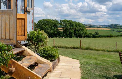 Honey Bee - Comfortable luxury shepherds hut with hot tub - Foto 21