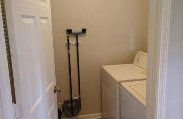 Lovely 2 Story 4 Bedms 3 Baths Home by Stone Mountain Park! - Foto 2