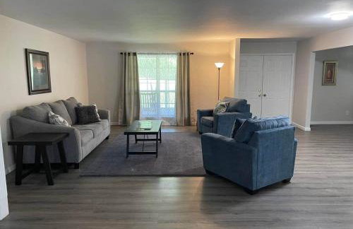 Spacious Cabin Retreat - Sleeps 12 -1hr from STL - Foto 15