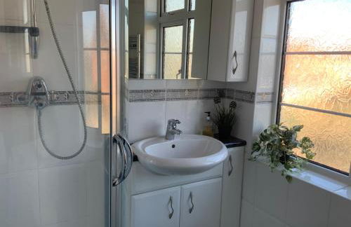 4 Bedroom House By Your Stay Solutions Short Lets & Serviced Accommodation Southampton With Terrace & Garden - Foto 35