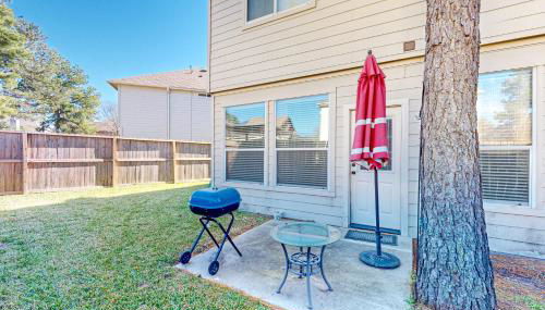 3 Mi to Downtown Conroe Updated Townhome with Yard - Foto 3
