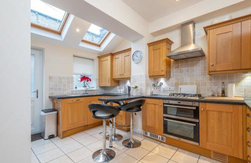 Sleeps 5 - 3 Bedrooms - walk to the square hosted Happy Valley cast - Foto 1