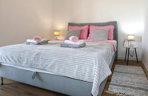 Apolo Apartments - Pool & Garden Retreat - Foto 11