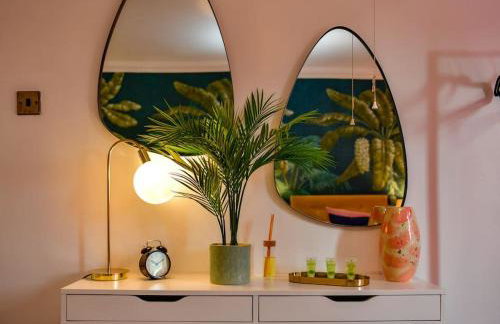 Stylish 3 Bed Home with Parking! - Photo 33