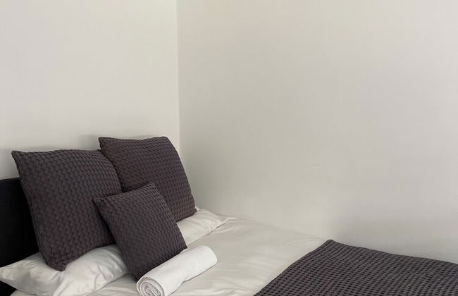 Romford Studio Retreat - Photo 5