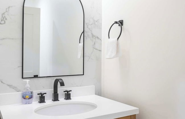 Not Affected by the Fire/spacious Modern Retreat w Luxury Amenities & Style - Foto 34