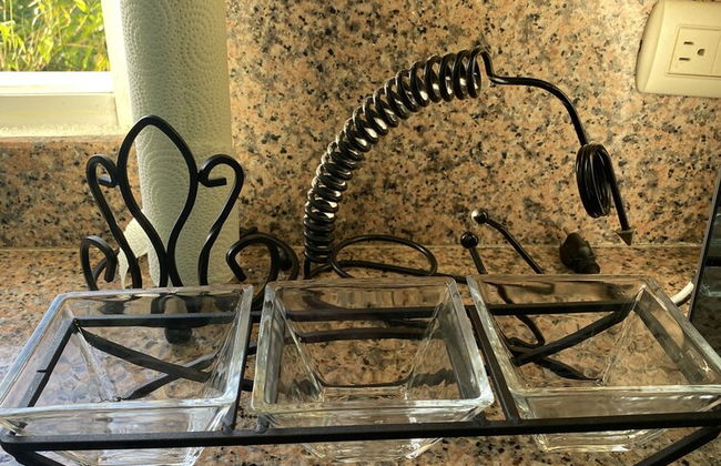 2 Minutes Walk to Beach Huge 3 bdrm Condo with Pool - Photo 30