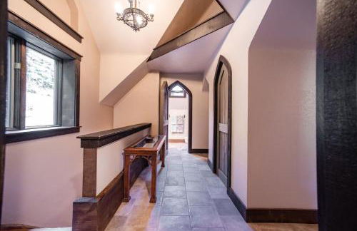 HIGHLANDS CASTLE overlooking Lake George plus 2 other CASTLES & SUITES - Foto 23