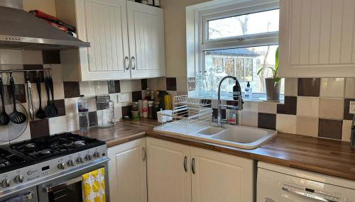 Cosy 2BR Home with Garden & Parking - Foto 2, stove, toaster