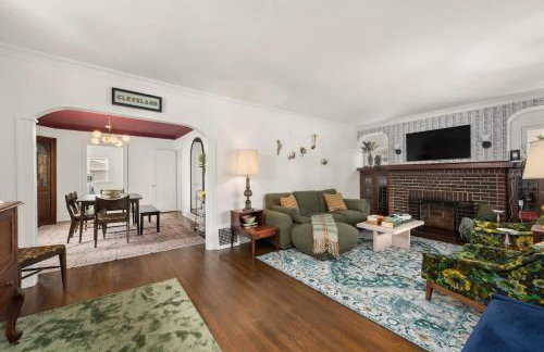 Hot Tub - Game Room - Chic & Spacious - Sleeps 10 - Foto 1