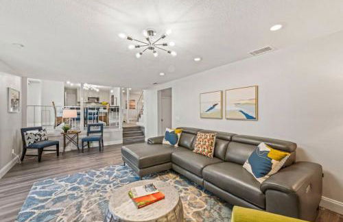 Oversized 4bed + Converted Bedroom, HEATED Pool + Hot Tub - Photo 38