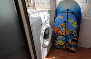 Yellow House - Photo 16