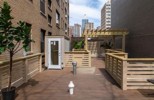 Luxury Gold Coast Penthouse with Deck & Views - Photo 23