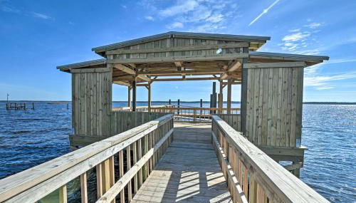 Luxurious Waterfront Home with Private Pier and Views! - Foto 3