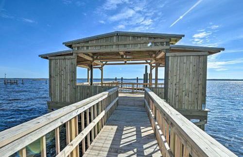 Luxurious Waterfront Home with Private Pier and Views! - Foto 3