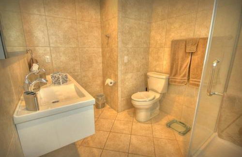 Luxurious Getaway Pool Hot Tub Theater Gym Outdoor Kitchen BBQ 2 Miles to Disney - Foto 31