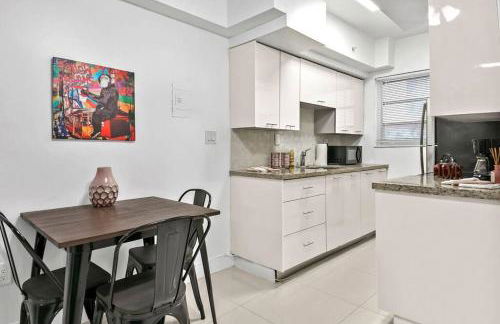 Escape 2 Beach, Ocean Dr Deco Apt with 2 Queen beds - Foto 23