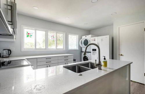 Beach Getaway in Amelia - Ocean Views & Room for 8 - Foto 35