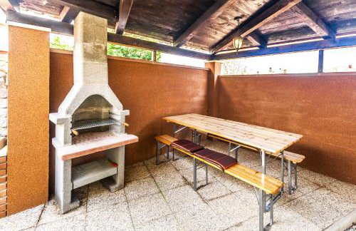 Industrial style studio house Eni, with Parking, BBQ, AC in Marčana, Ferienwohnung - Foto 9