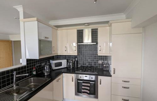 Beautiful 2 bedroom flat overlooking golf course - Foto 4