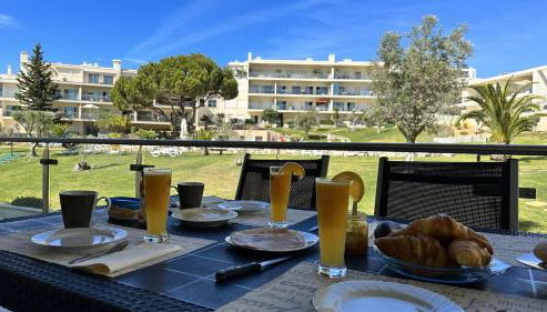 Charmant appartement, calme avec vue piscine, 1km de la plage, Olhos de Água - Foto 2, Garden, Garden view