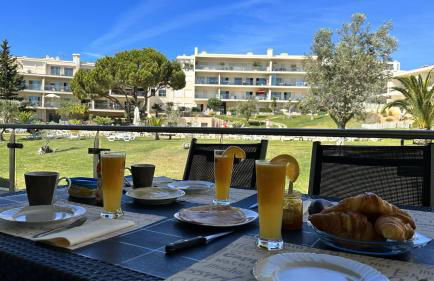 Charmant appartement, calme avec vue piscine, 1km de la plage, Olhos de Água - Foto 2