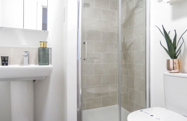 Tudors eSuites Birmingham House with Private Garden Free Parking - Foto 13