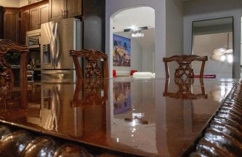 Heated Salt Pool, BBQ, Movie Projector, Stereo, Billiards Table, Arcade Game, Darts - Stone Sanctuary NW at Childrens Memorial Park, Pool Heat Optional - Foto 8