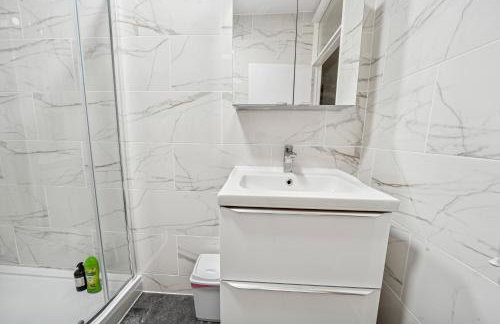 Lawrence Ave 4BD-2Storey House Fast Wifi Families & Leisure By AltoLuxo Short Lets & Serviced Accommodation With Free WiFi & Parking - Foto 23