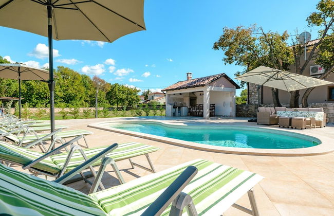 Villa in Sveti Lovrec Near Ski Resort - Foto 22