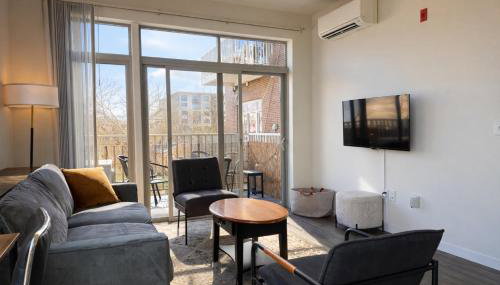 East Side Luxury 1BR Apt - Near Brady and Fiserv with Balcony - Sleeps 5 - Foto 3