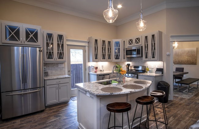 Brand NEW Large Impressive House Near Downtown! - Photo 16