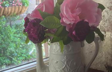 Historic converted byre in courtyard of 16C house - Foto 29