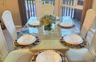 Cheerful 3 bedroom Lodge At White cross Bay Windermere - Photo 24