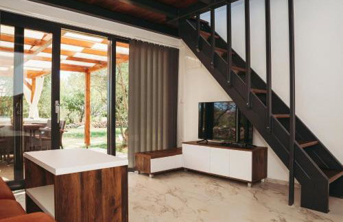 Capesanta atraktivna kamena kučica - Foto 16