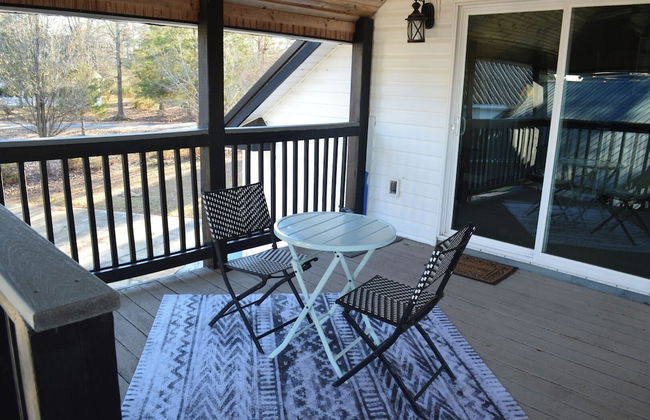 5 BR House Lake Retreat w/ Hot Tub, Sleeps 12 - Foto 12