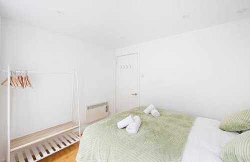 Central Apt-2Bed 2Bath-AC unit-By FabAccommodation - Foto 15