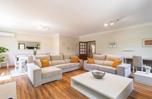 Aroeira Sunny Villa - Heated Pool extra cost - Foto 9