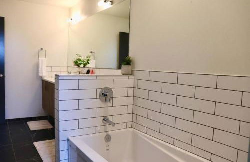 Entire Stunning Townhouse 3br/2.5ba w Parking - Foto 29