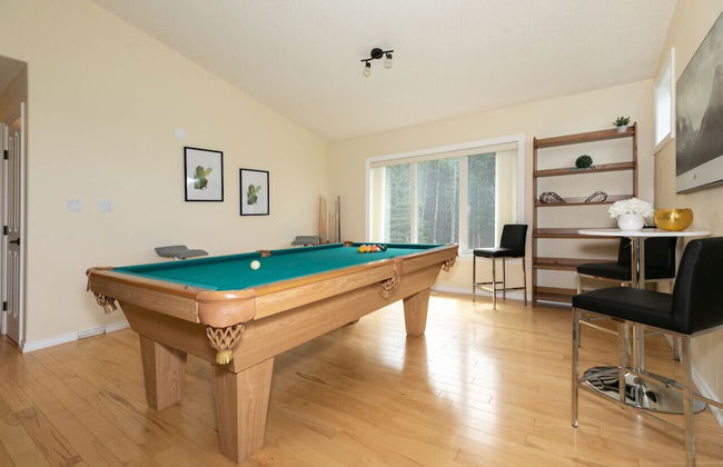 LUXURIOUS 5-Br Acreage | Year-Round Heated Pool & HotTub | Mtn View | Pool Table - Foto 31