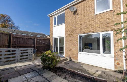 Modern 3 Bed House-Free Parking-by Holiday Homes - Foto 7